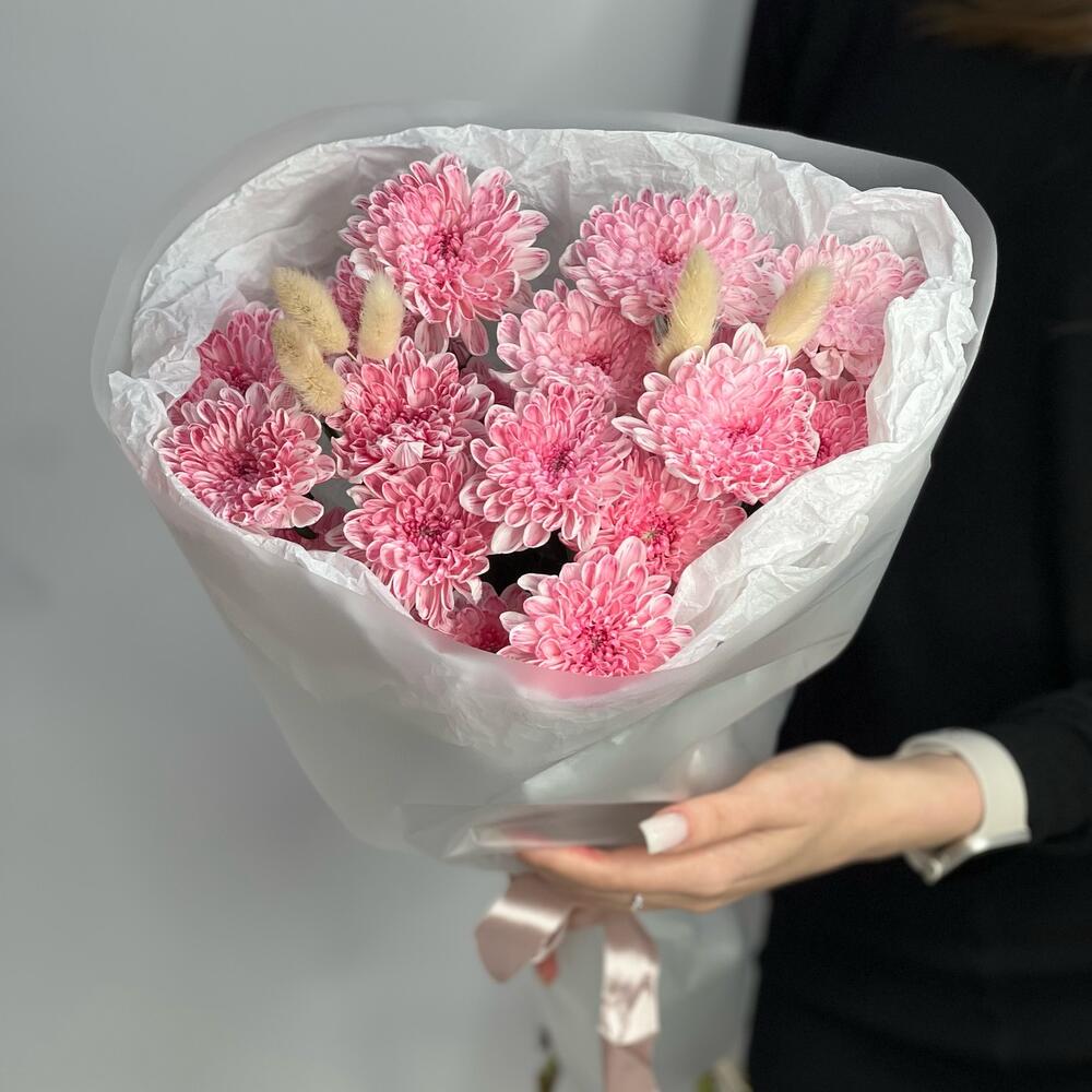 https://content2.flowwow-images.com/data/flowers/1000x1000/70/1725463402_30948970.jpg